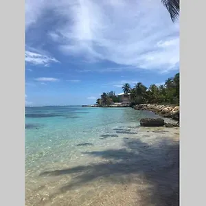 Le Lagon Bleu Sainte-Anne (Grande-Terre)