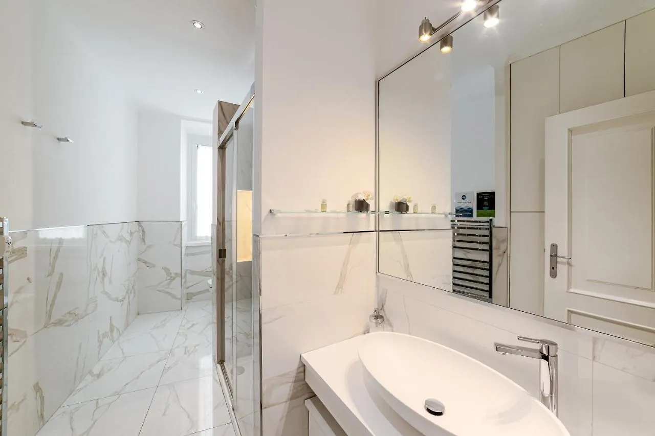Saint Peter House Station Apartman Róma